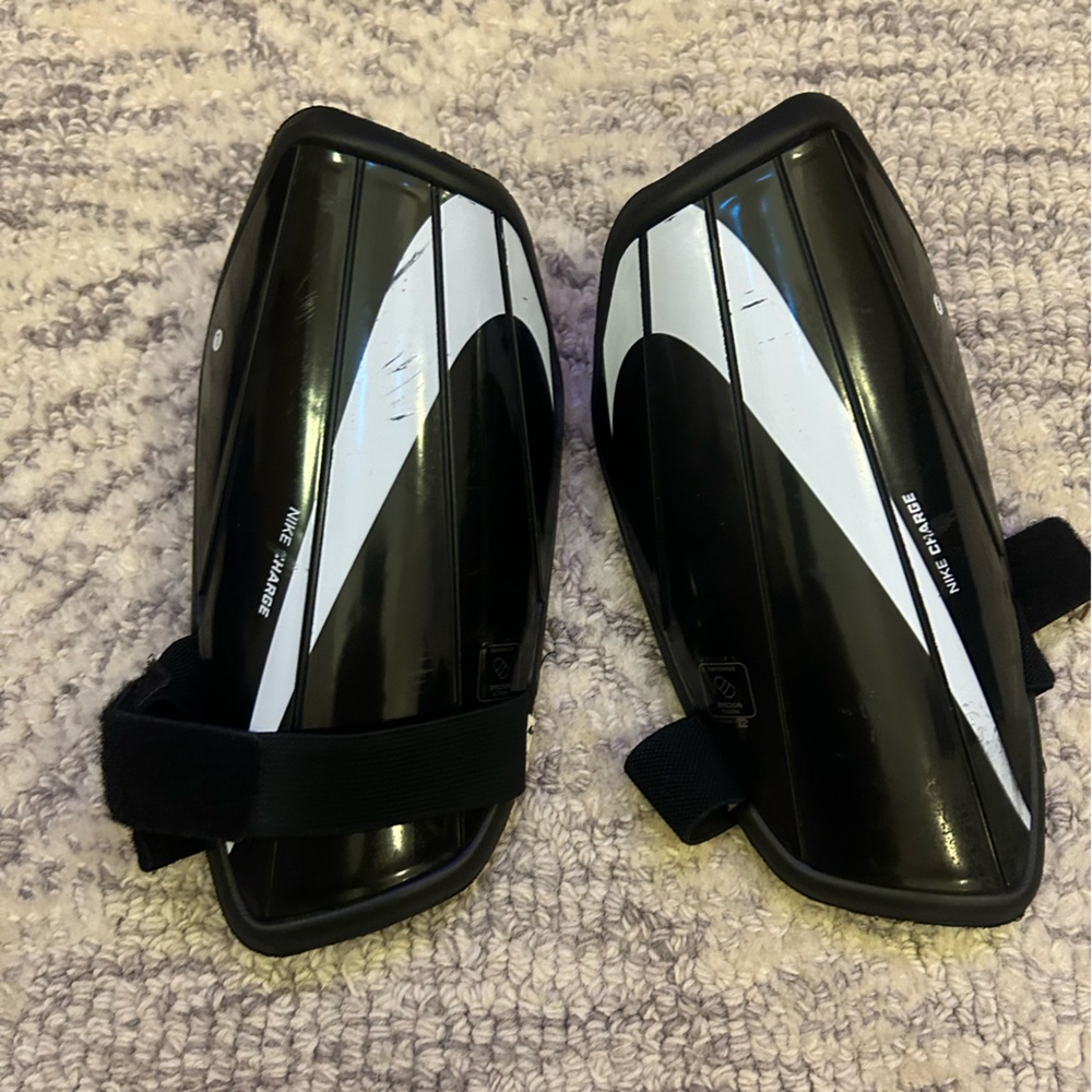 Nike Adult Charge Soccer Shin Guards-adult size small